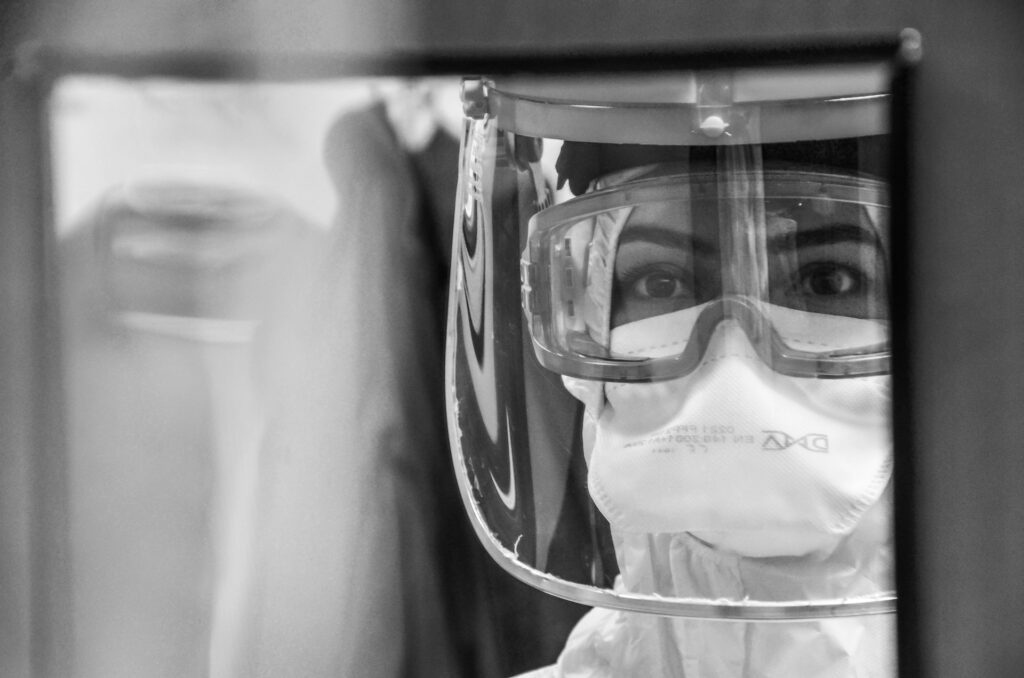 Cleanroom Gowning Procedure Guide for Controlled Entry